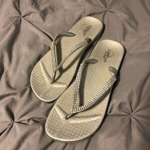 Silver rhinestone flip flops sandals wedding bridesmaid women’s sz 8. Worn once